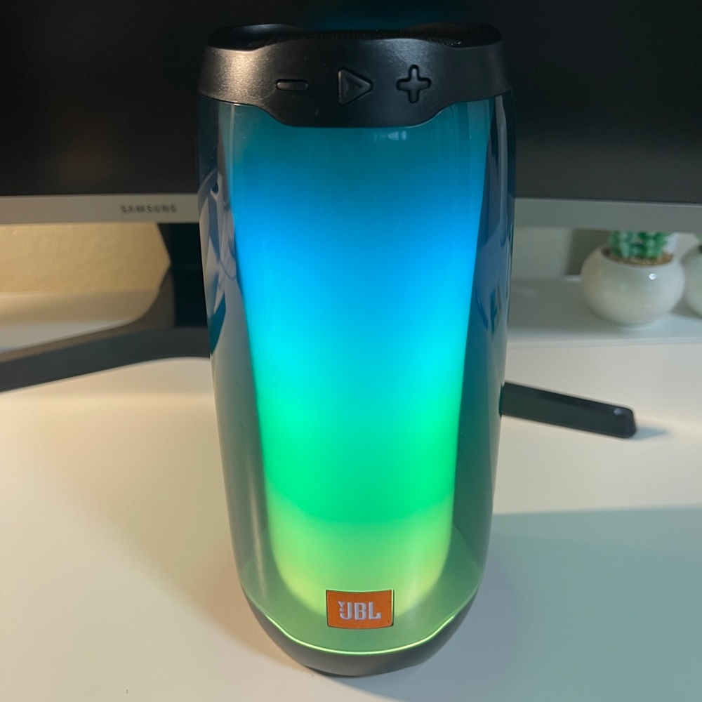 JBL Pulse 4 portable bluetooth speaker
